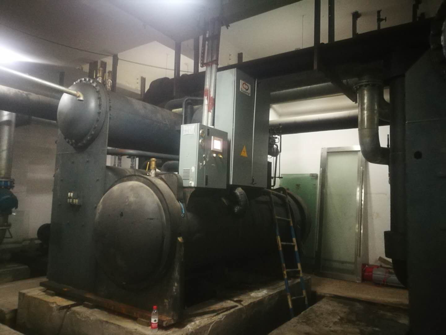 富田螺桿機(jī)冷水機(jī)